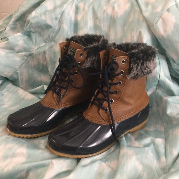 Brand new Bass Navy/Brown Duck Boots - Picture 1 of 3